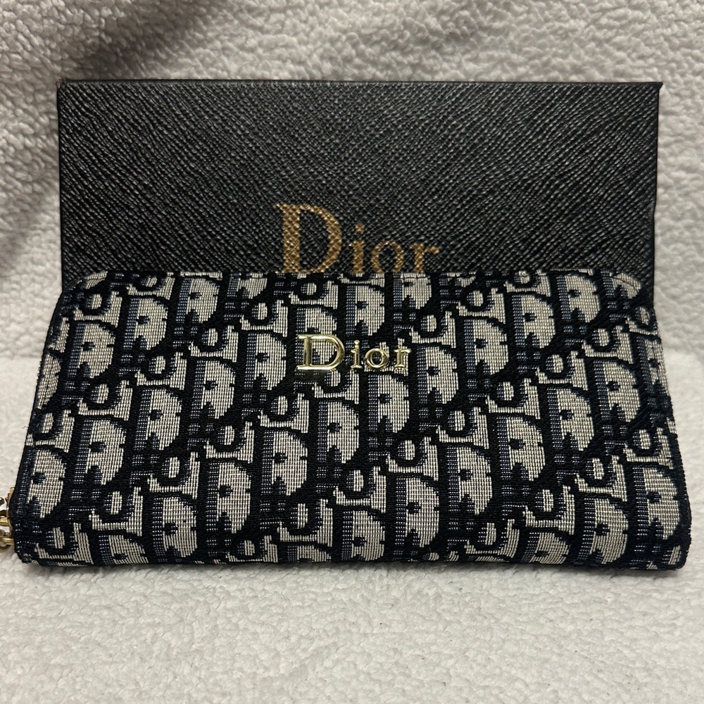Fashion Inspired Item (WALLET)
#11